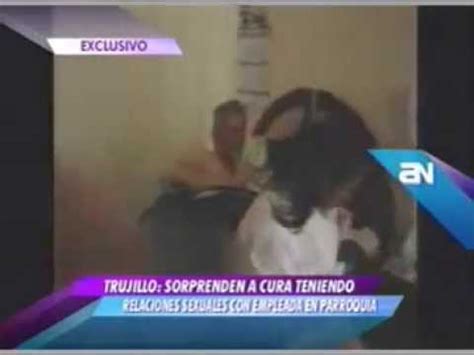 comendo casada real|Marido flagra padre fazendo sexo com a mulher na igreja.